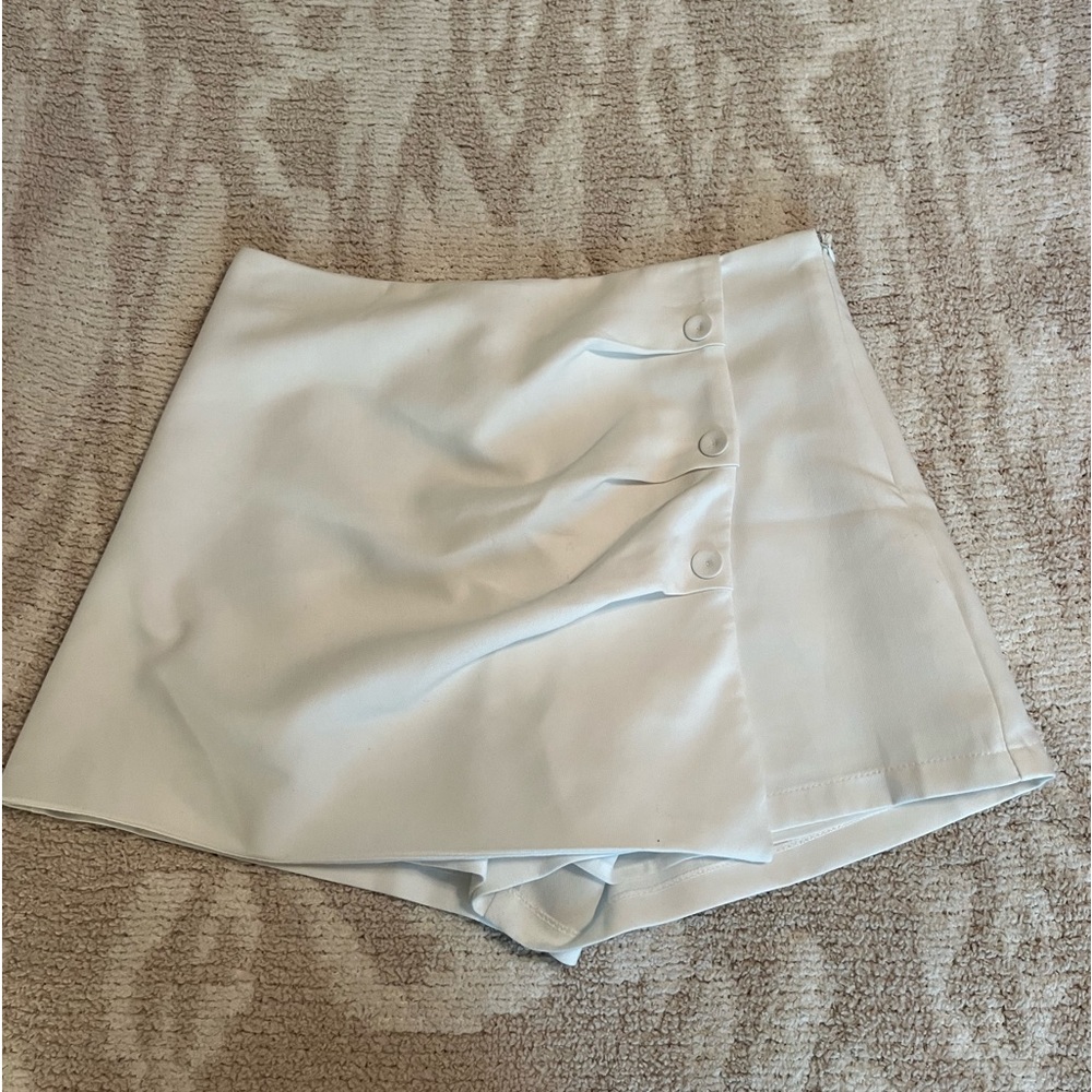 DO BE buttoned skort